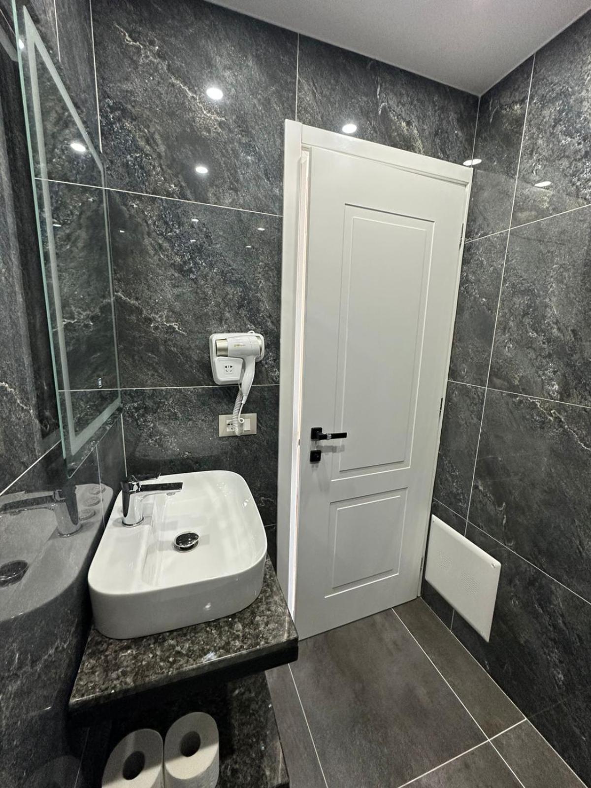 Hotel Europa Krujë Extérieur photo